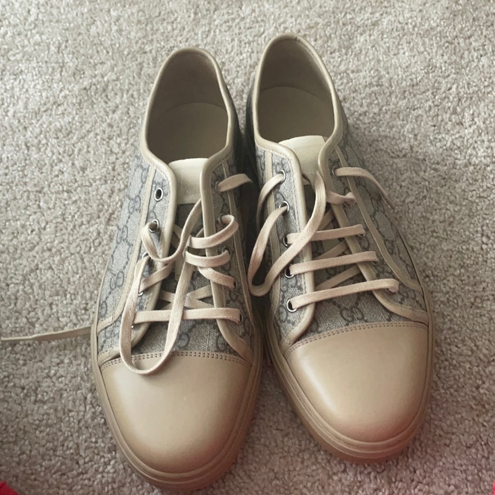 Gucci monogram print 9.5G fits like a US 10.5 -11